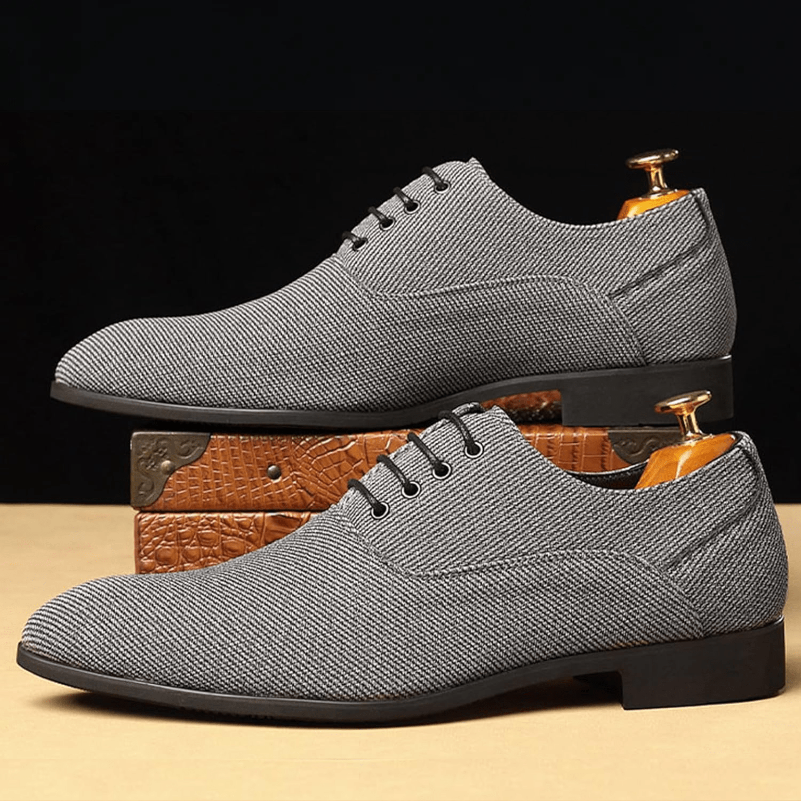 Ellis Woven Canvas Oxford