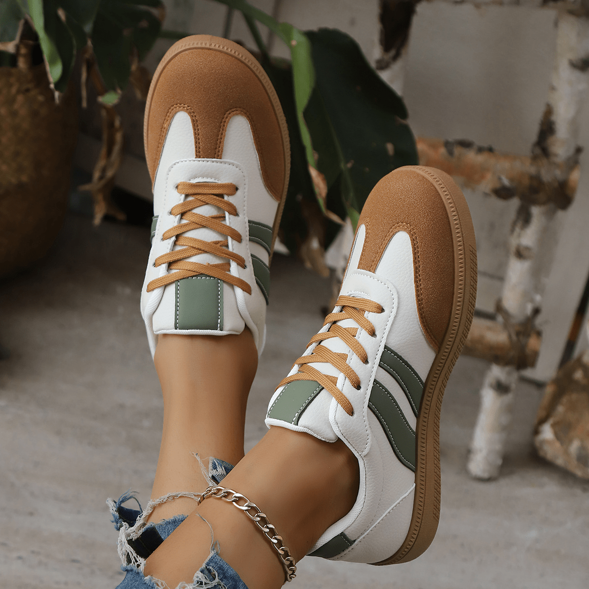 Betsy Retro Sneakers